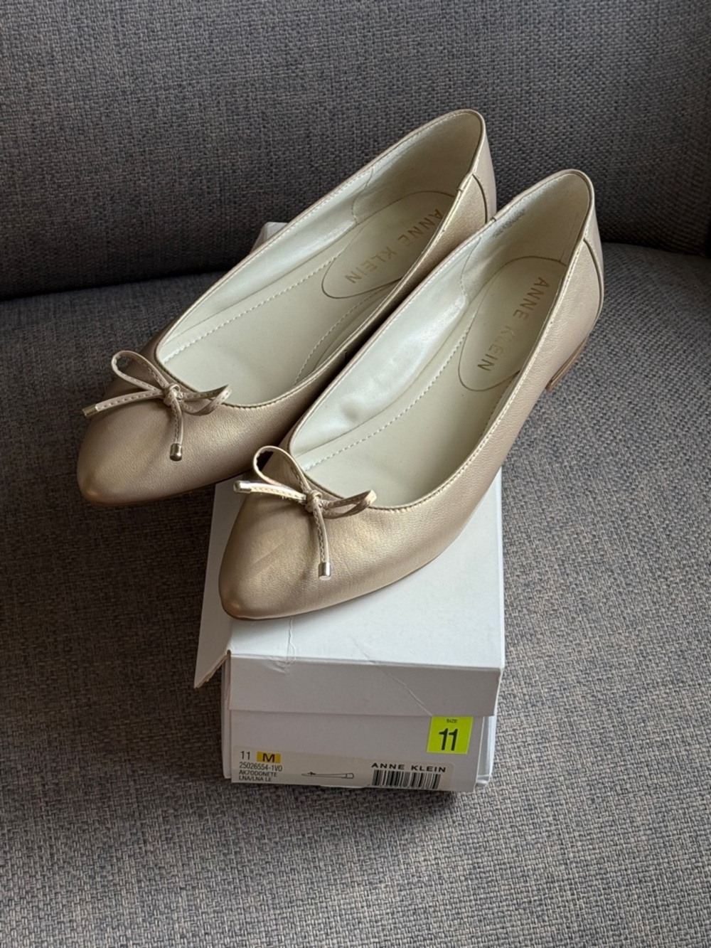 Anne Klein gold Ballet Flats with Bow Accent sz 11